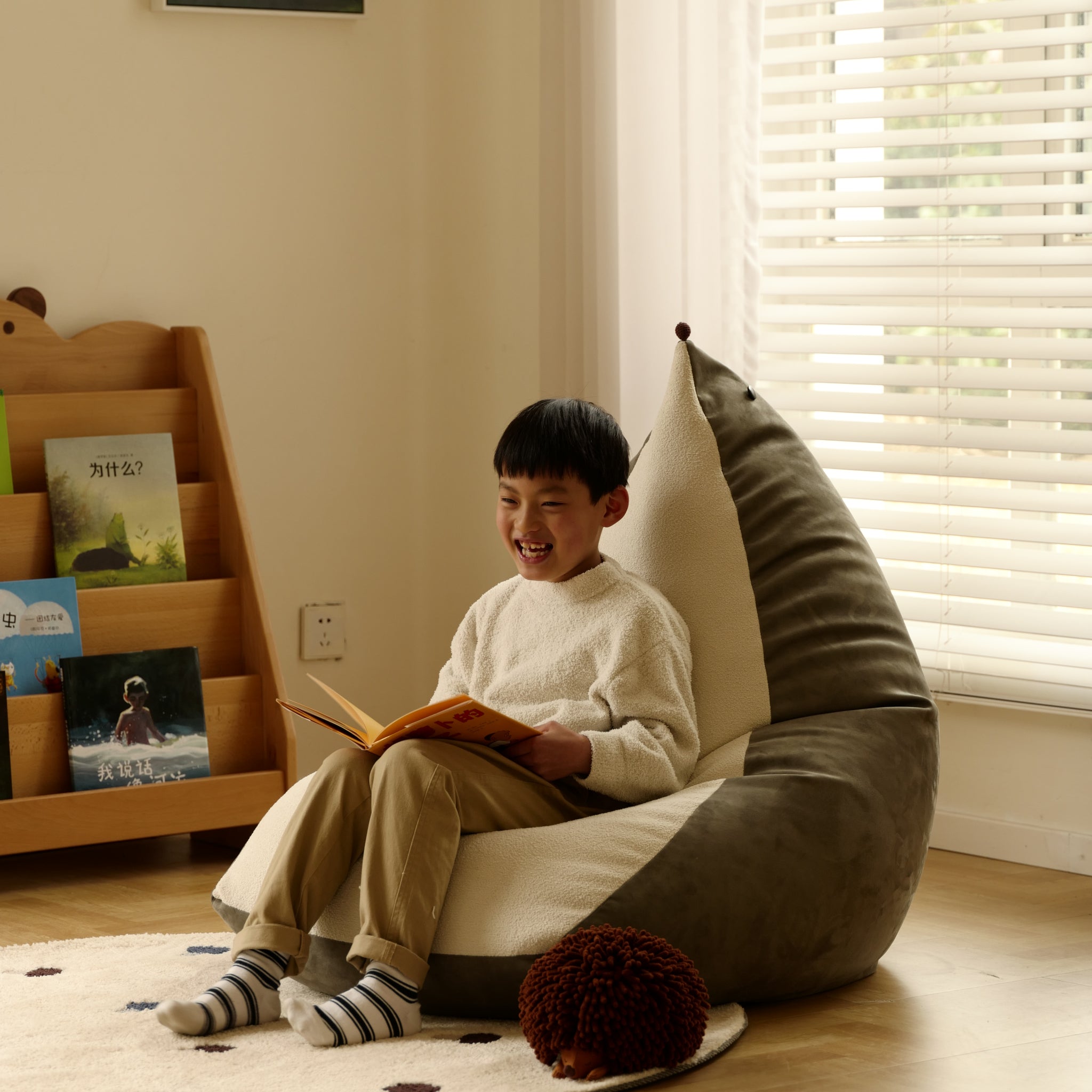 MRLAZY Hedgehog Hug Kids Bean Bag Chair | OEKO-TEX Certified Foldable Reading Nook Sofa